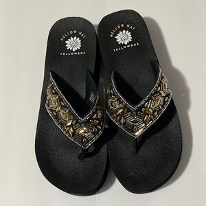 Yellow Box Shoes Size 7.5 New With Box Black & Gold Perfect for Summer!!